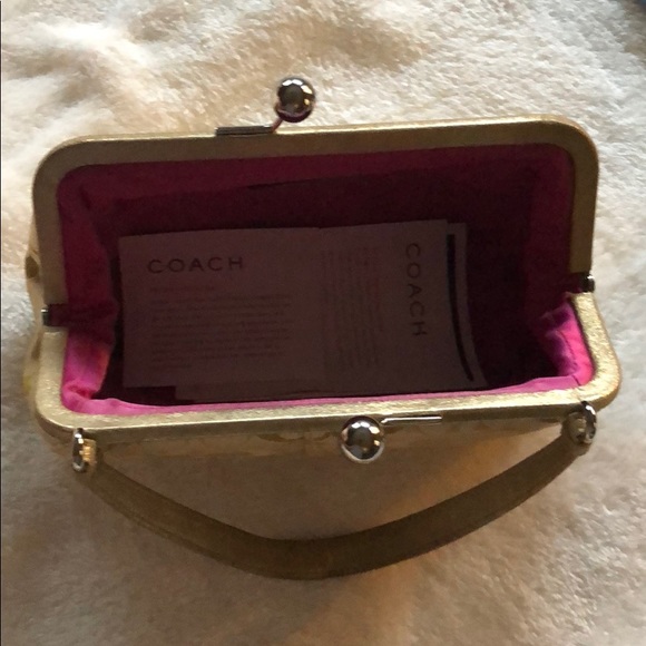 COACH Gold leather clutch - Picture 5 of 6